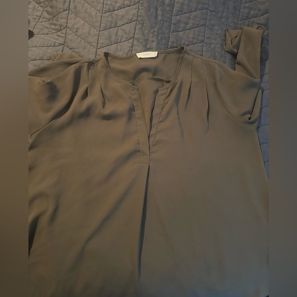 Casual Women’s Clothes - Picture 7 of 10